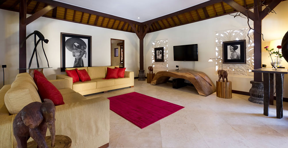 Villa San - Roomy Media room
